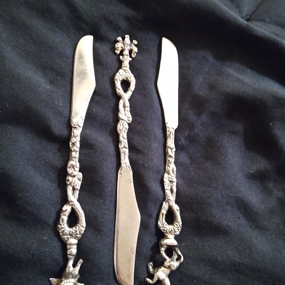 Hand made vintage knife set